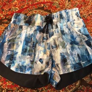 Lululemon Choose a Side Short. Size 4